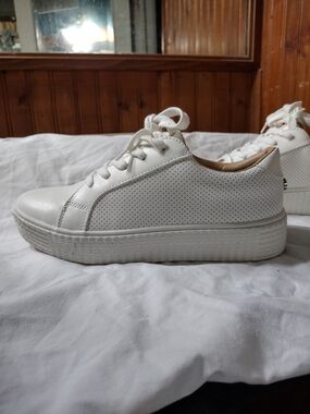 Steve Madden Toliver White Perforated Platform Sneakers